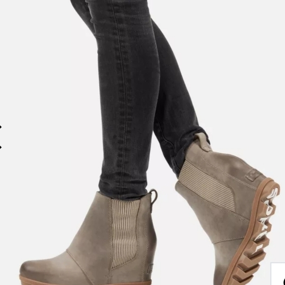 Women's Joan Of Arctic Wedge II Chelsea Bootie Size 6 Khaki - Picture 3 of 13